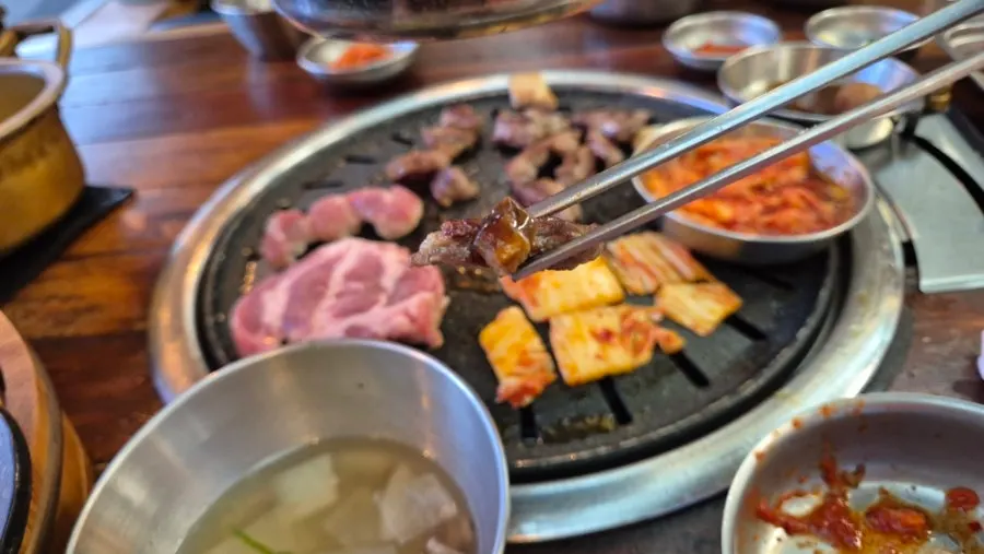 Iberico pre-grilled makchang meal setting