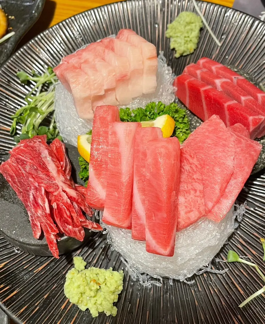 밥과 참치가 어우러진 참치초밥