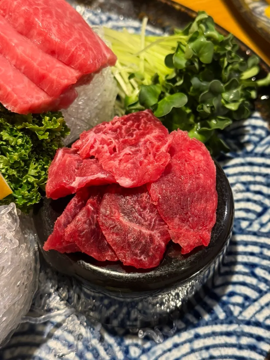 Main tuna sashimi, neatly thawed