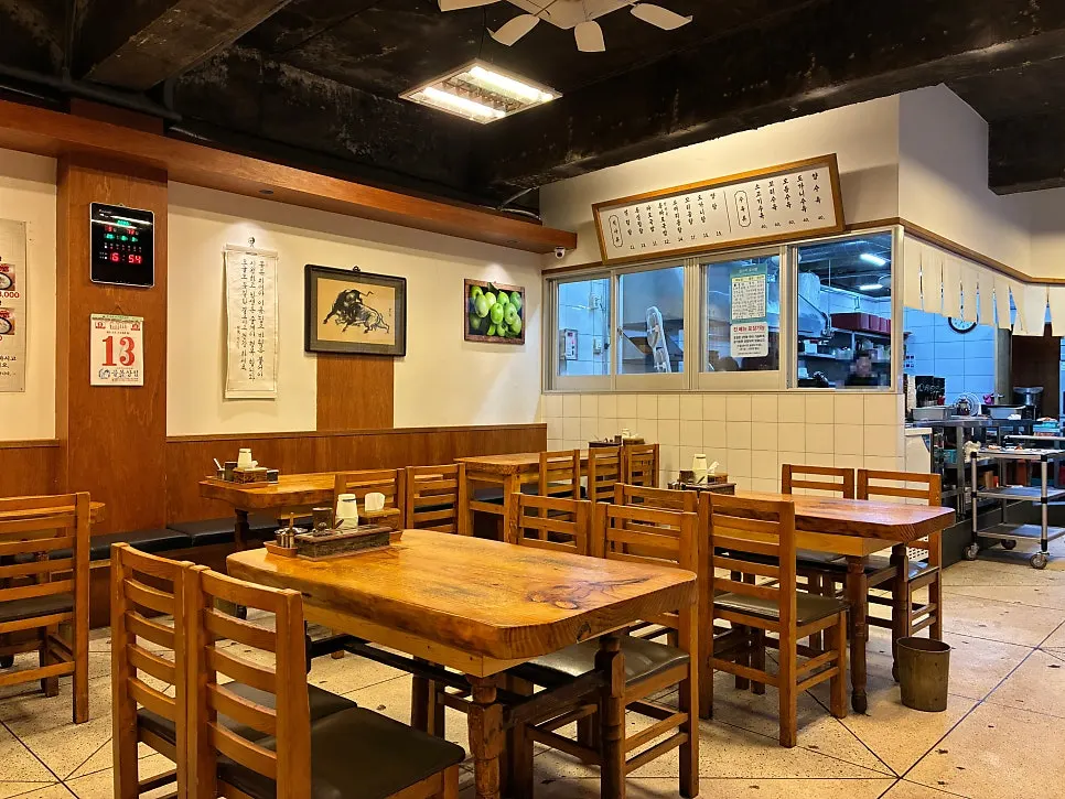 Interior of Hanwoojang's hall with wooden tables