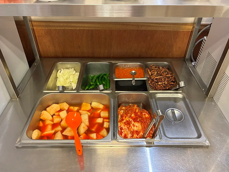 Self-serve side dish station