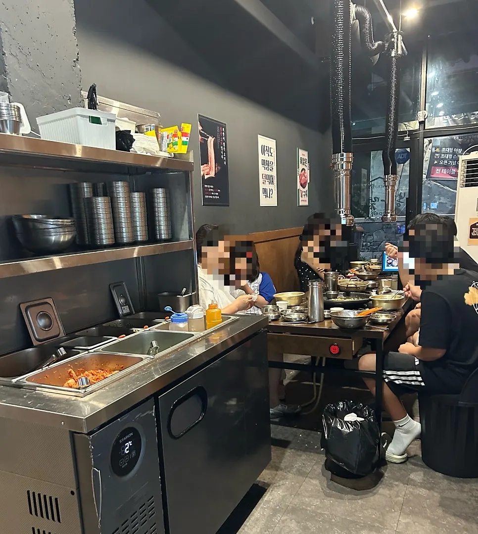 Clean, tidy interior of the barbecue restaurant hall