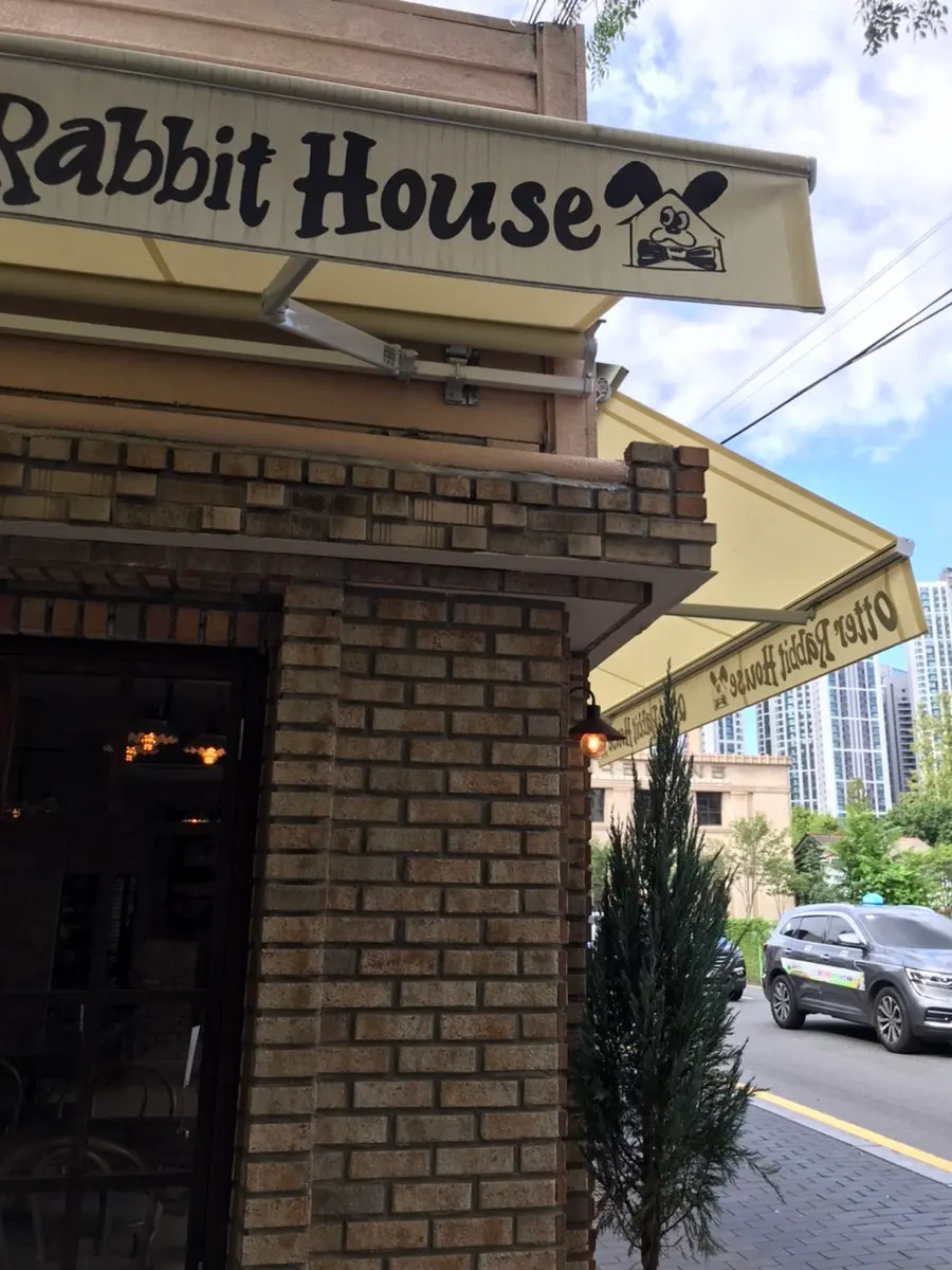 Café exterior decorated with beige bricks