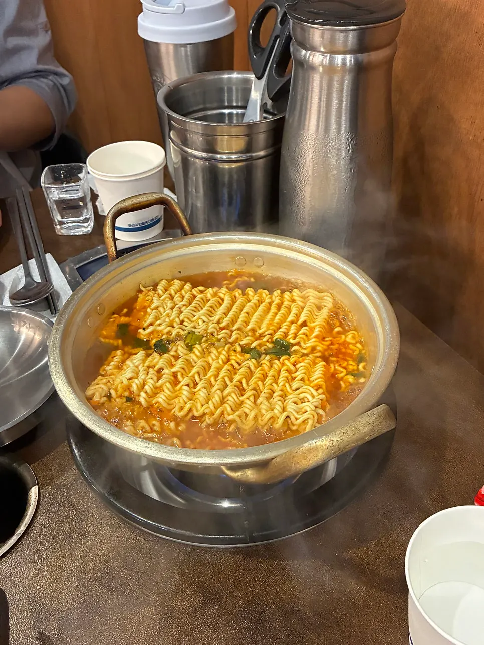 국물까지 비운 셀프바 라면