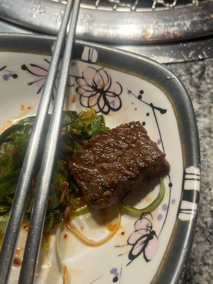상추에 싸 먹는 갈비 한 점