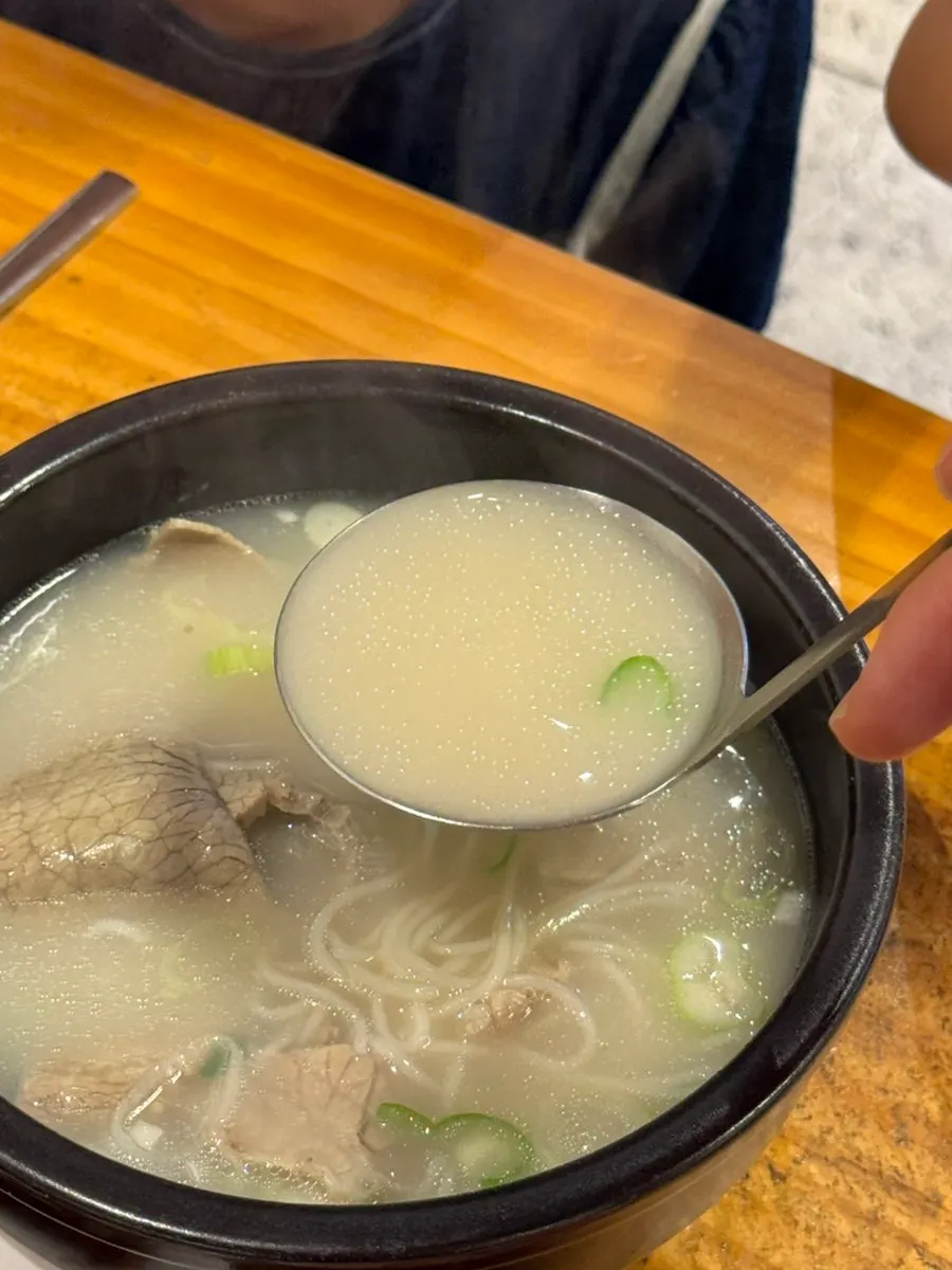 Seolleongtang at Hanwoojang, a Jongno gukbap restaurant in Daegu