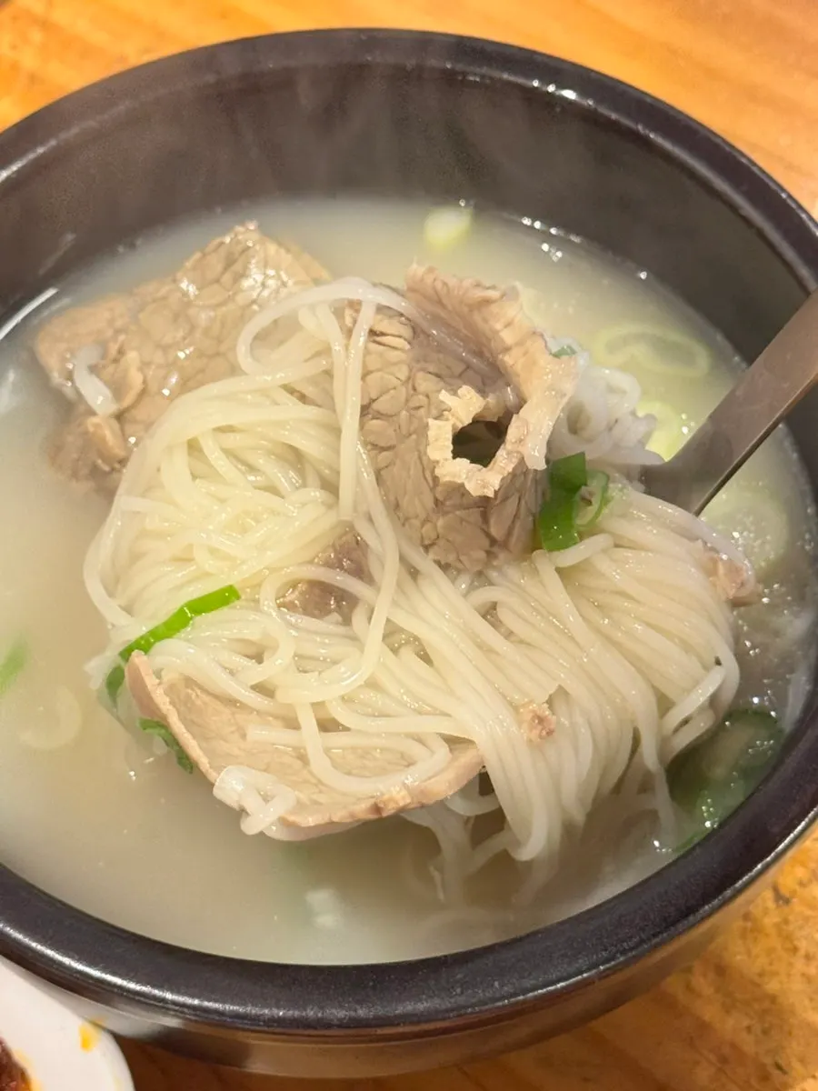 Vertical photo of a gukbap meal set at Hanwoojang