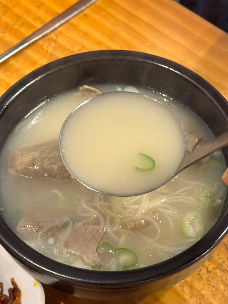 Inside the seolleongtang showing the noodles