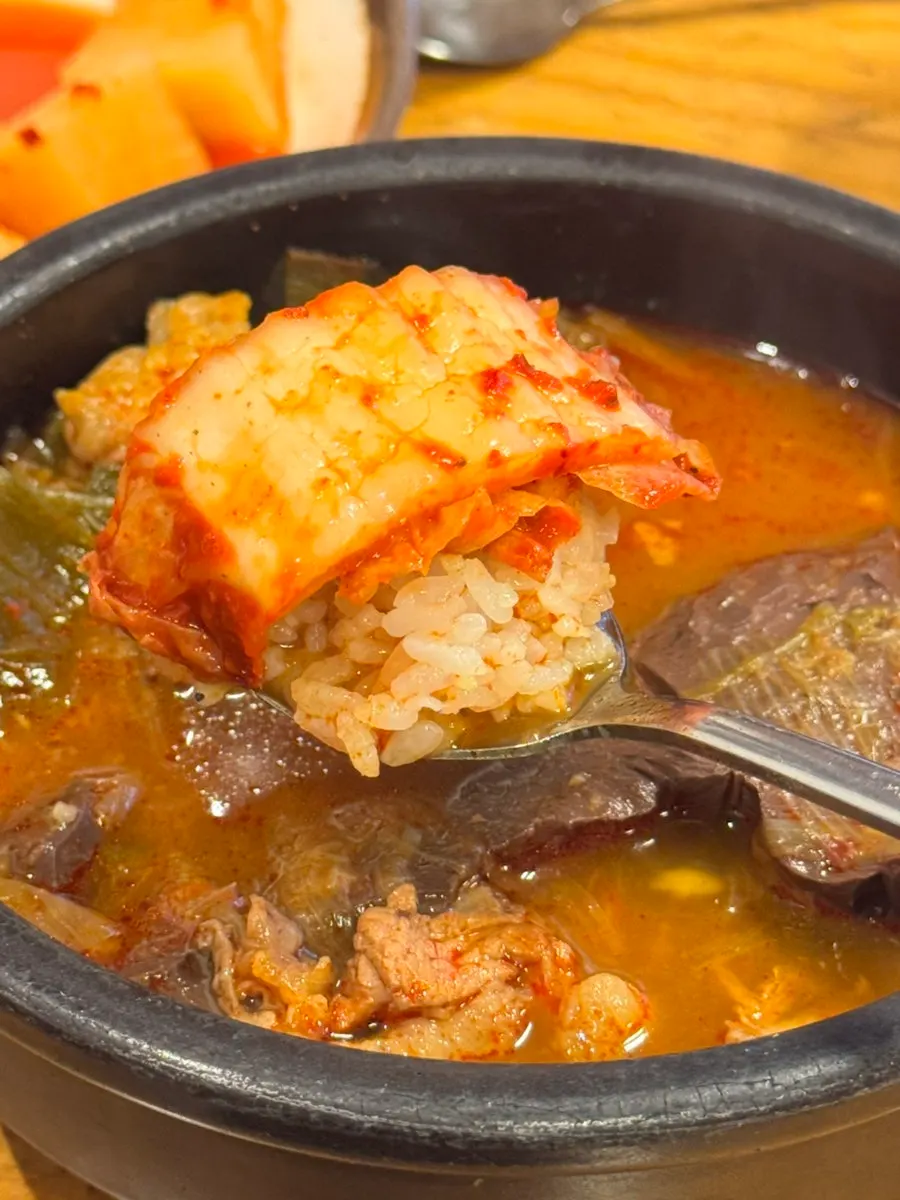 A spoonful of rice mixed into the ttarogukbap