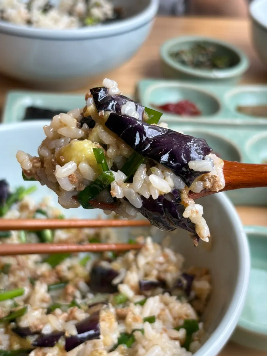 곱창김에 올린 밥