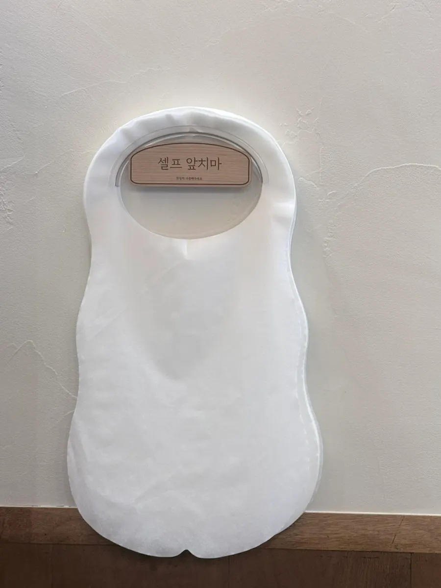 아기 식사 의자가 놓인 좌석