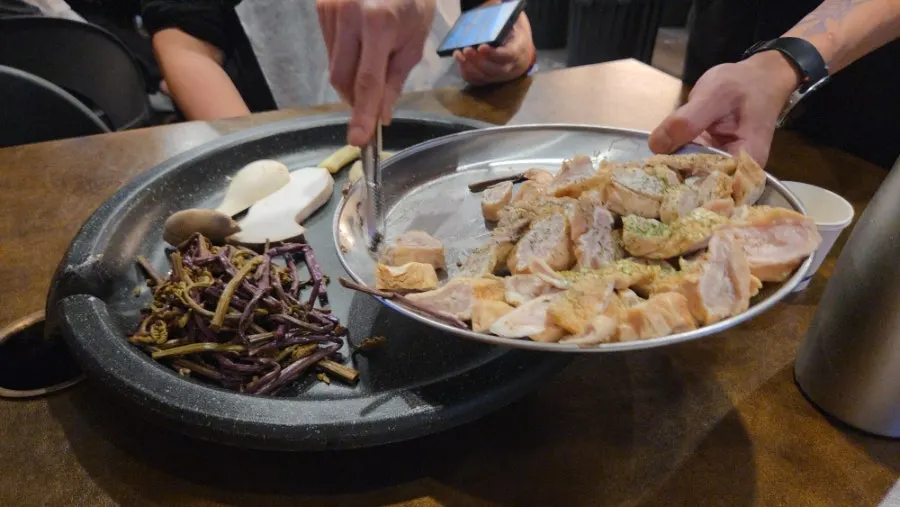 蒸し卵と基本おかずの食卓