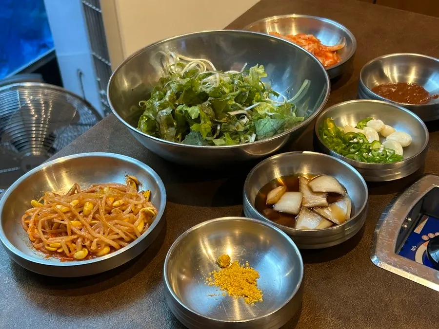 Corner displaying various ramen types including Buldak and Yeol Ramen