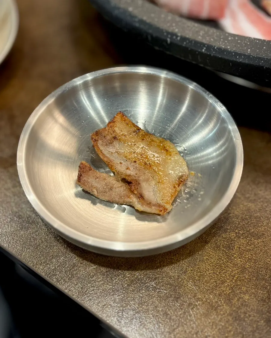 노릇하게 구워진 막창 클로즈업