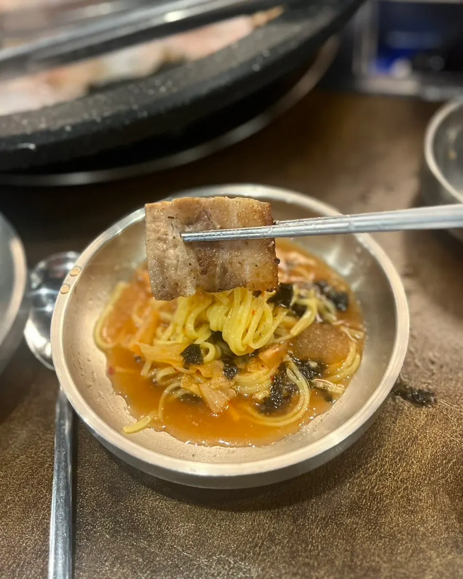 한 대접 가득 나온 김치말이국수