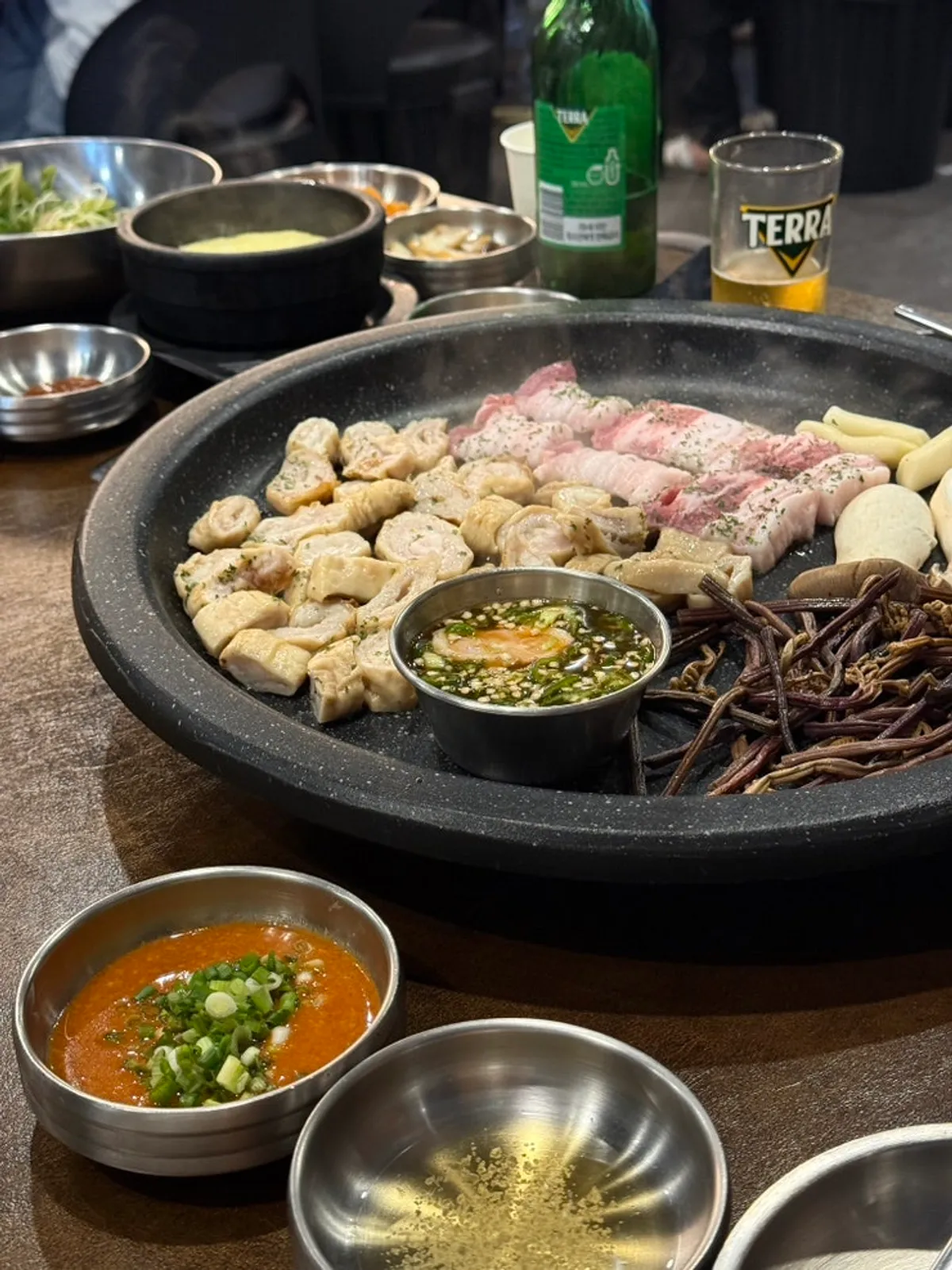 봉자막창 대구종로점 불판 위 막창 구이