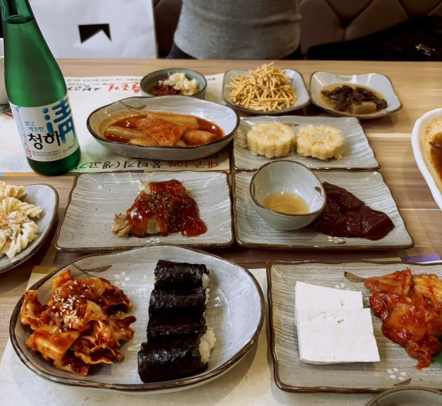 출근길생고기 종로점 푸짐한 기본 상차림