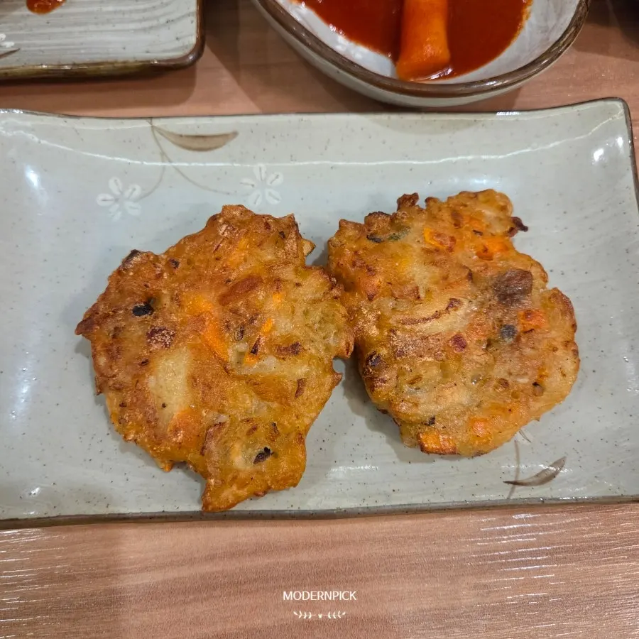 Side dish plate at Chulgeungil Saenggogi