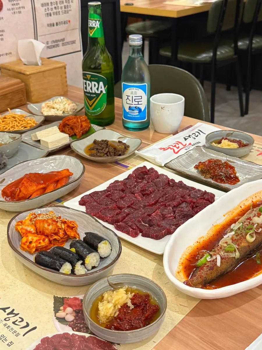 경상도식 뭉티기 중자 주문 후 세팅된 테이블