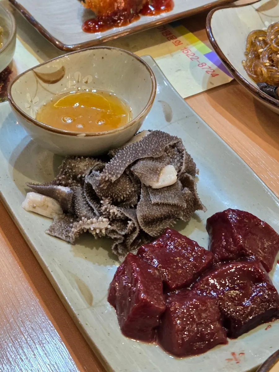 Plate of banchan at Chulgeungil Saenggogi Daegu Jongno Branch