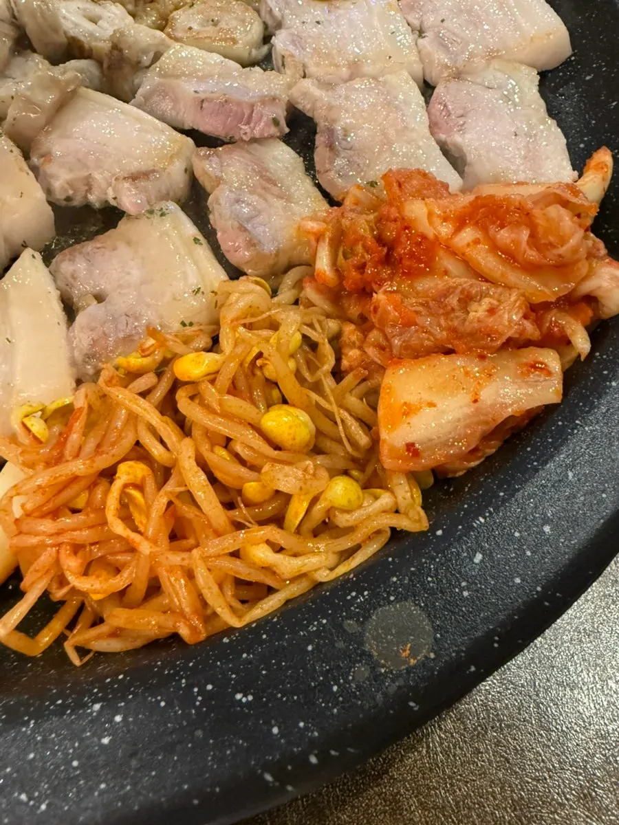 고사리가 곁들여진 섞어한판