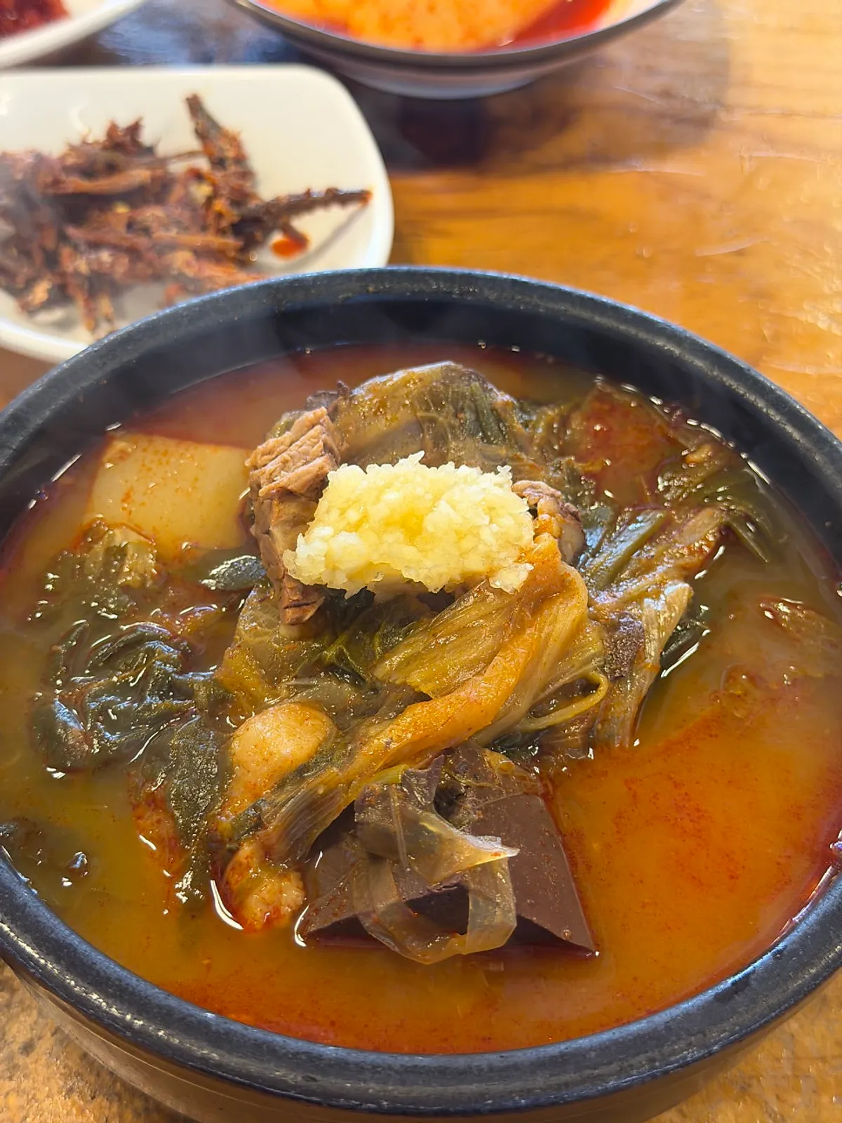 Hanwoojang's special ttaro-gukbap served promptly