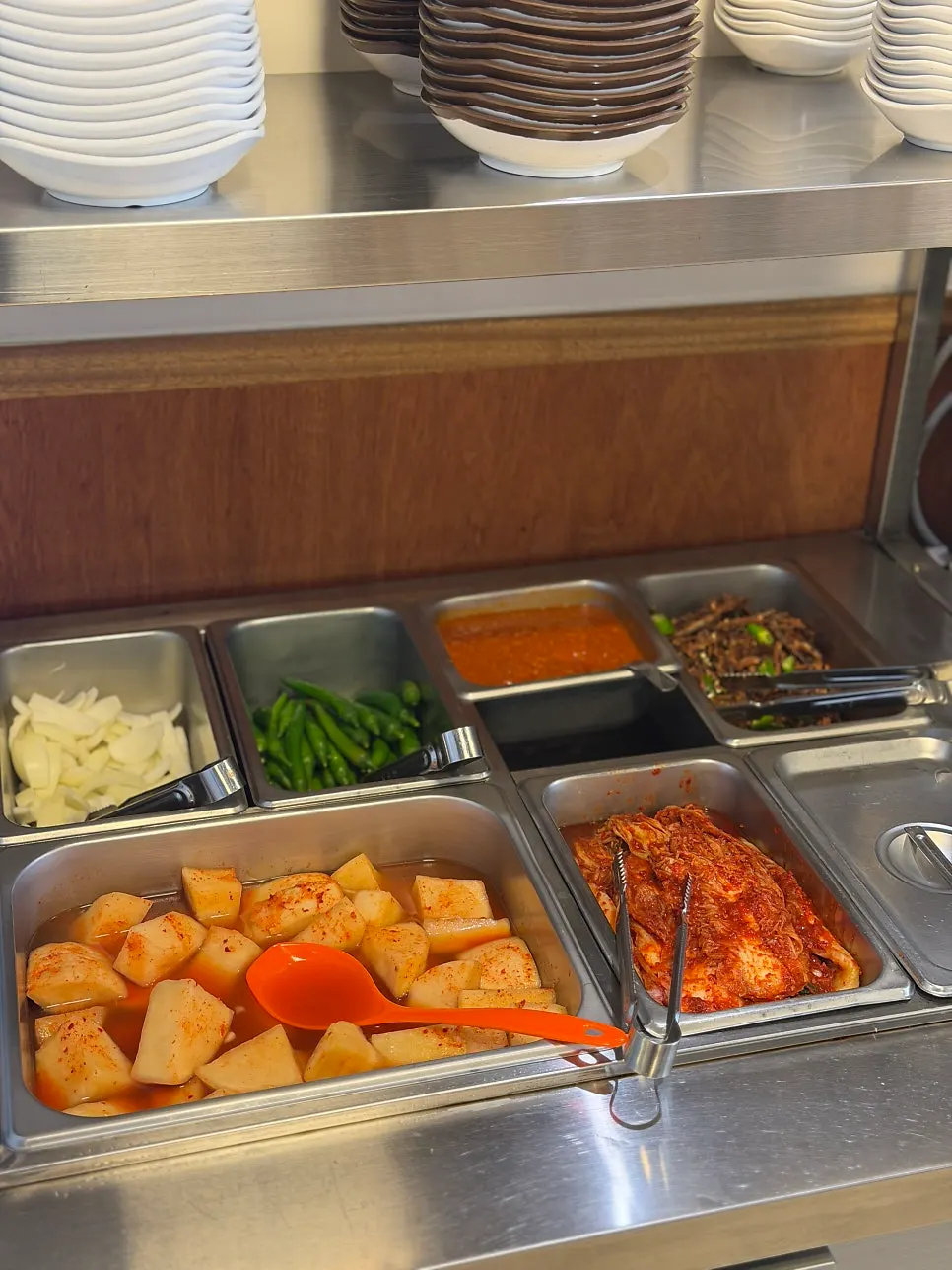 Table setting with Hanwoojang's three standard side dishes