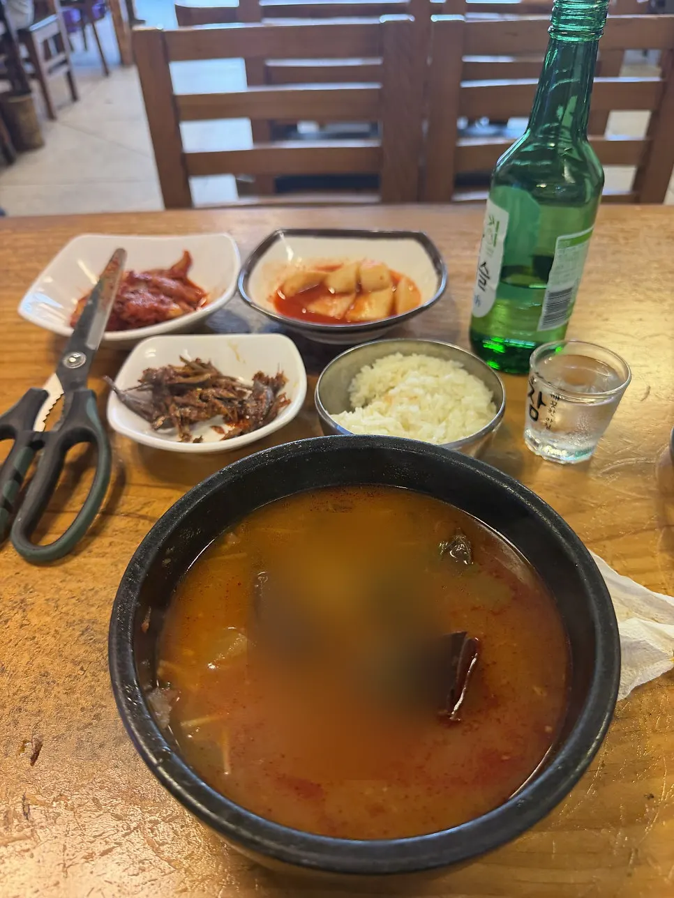Solo lunch and daytime drinking with refillable broth at Hanwoojang's special ttaro-gukbap