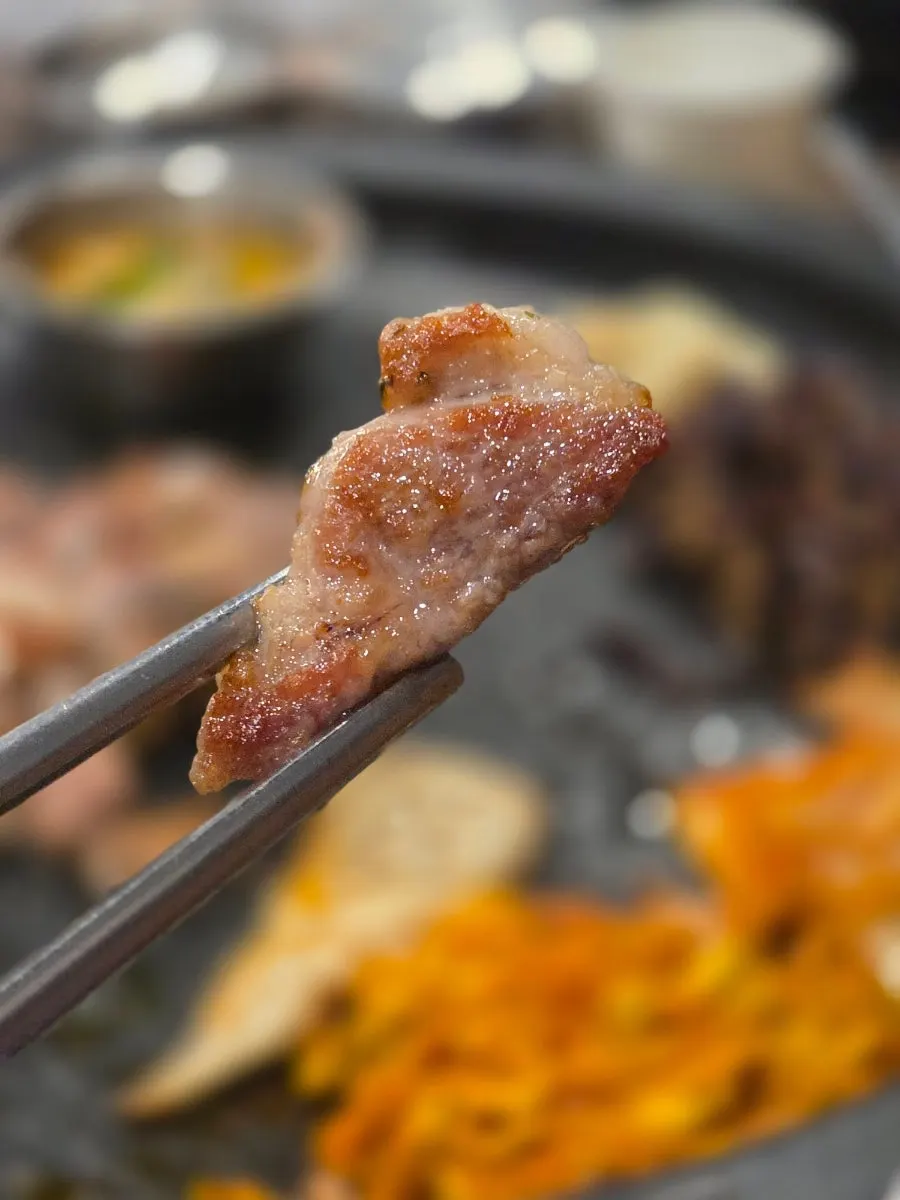 Grilled pork neck with kimchi