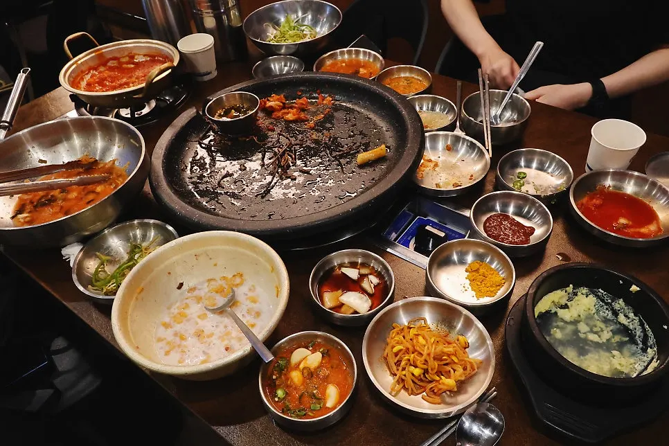 팥빙수까지 먹은 식사 마무리