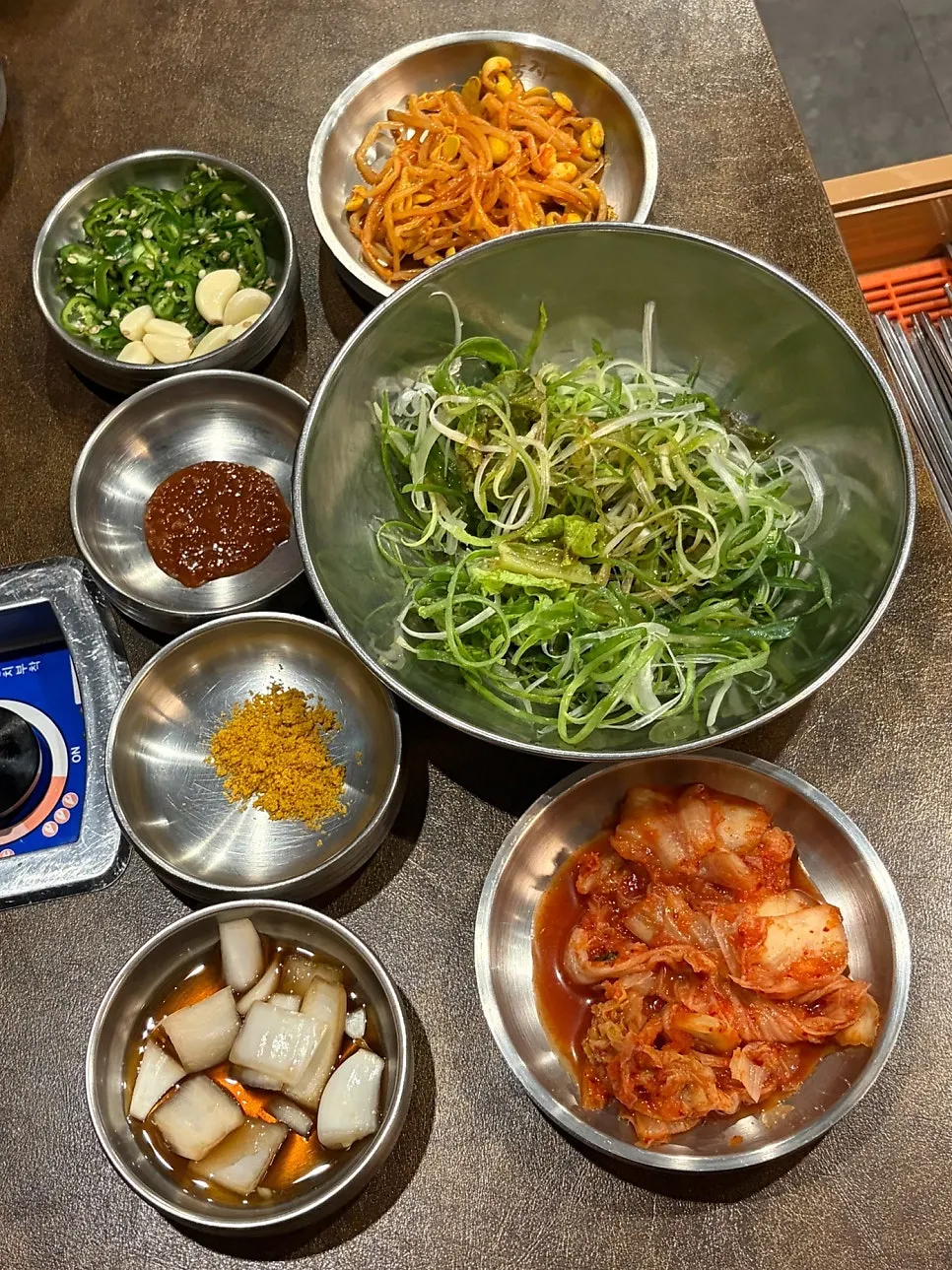 막창과 곁들이는 반찬 상차림
