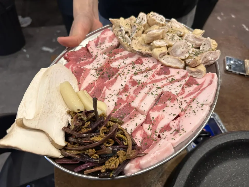 Bongja Platter with fresh makchang and fresh pork belly