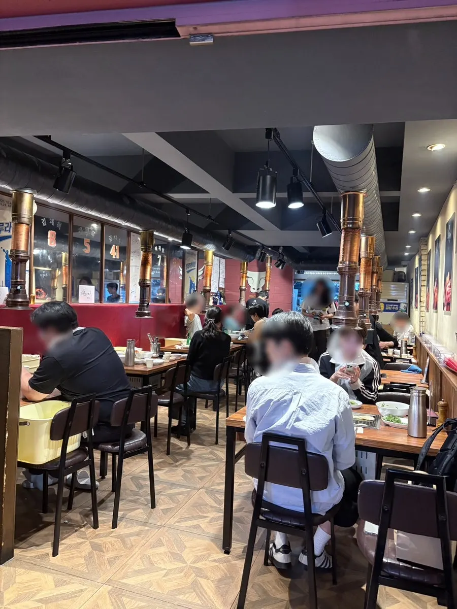 후발대 대구종로점 내부 테이블