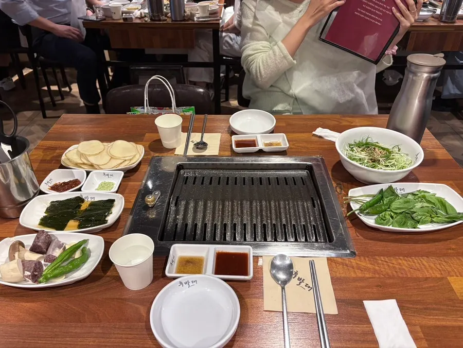 생삼겹살 기본 상차림