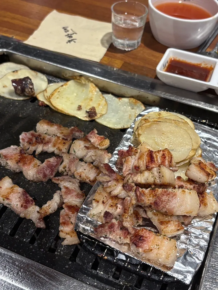 삼겹살과 시그니처 감자 굽기