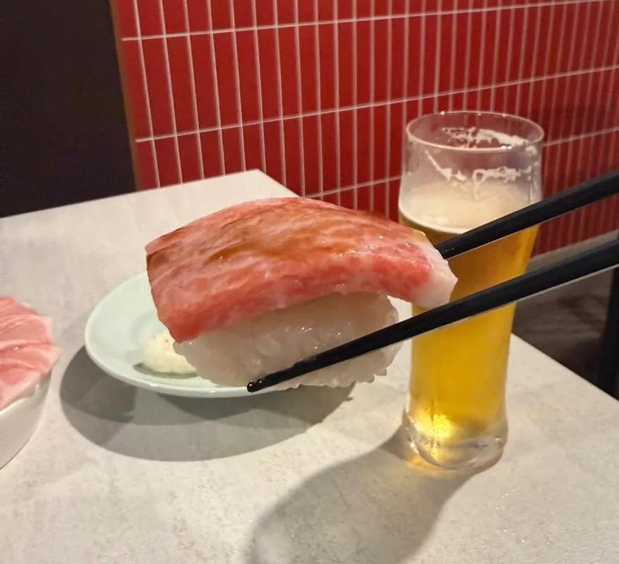 참다랑어회와 생맥주