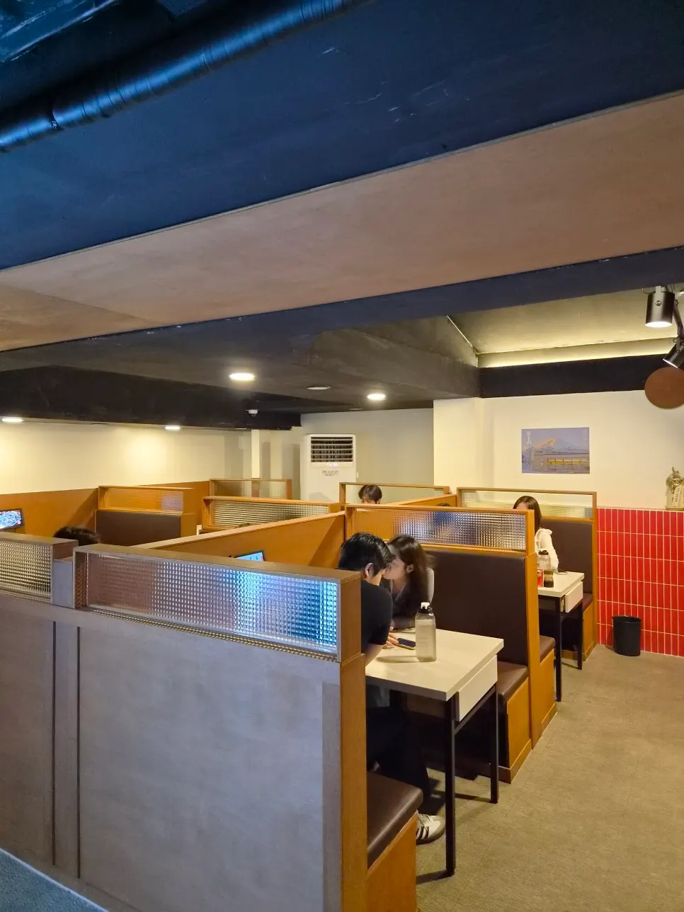 Four- and six-person seating at Jongno Darang