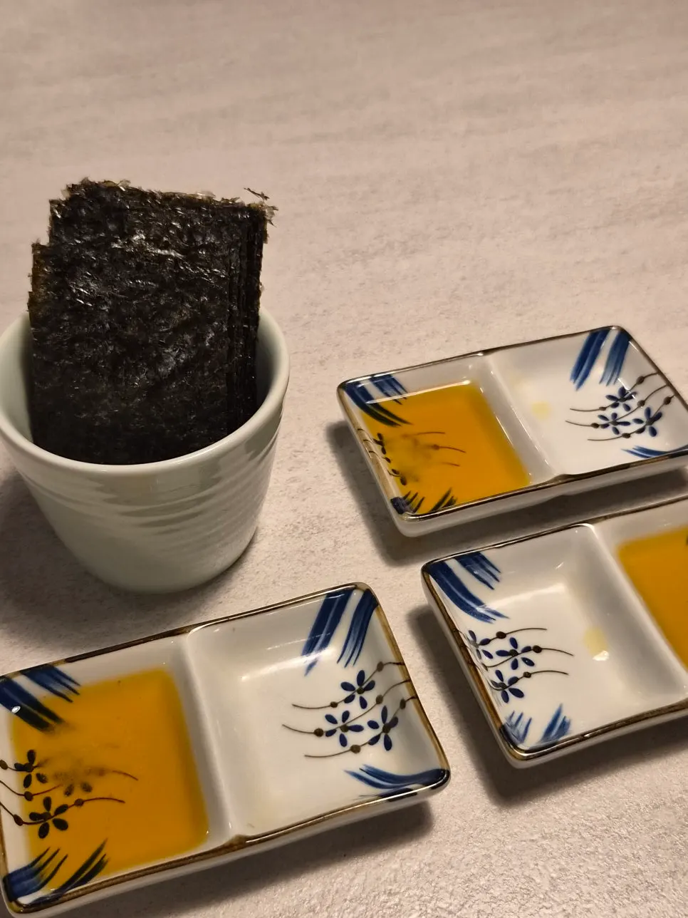 Roasted seaweed and sesame oil sauce for tuna