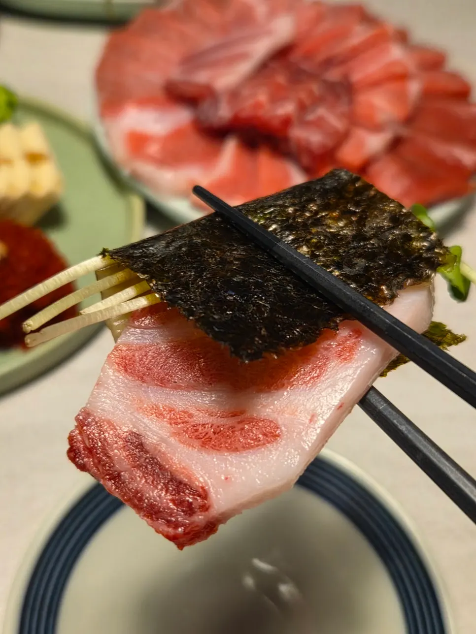 Tuna with roasted seaweed and radish sprouts