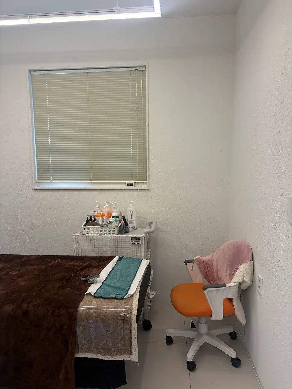 Consultation before facial-firming and contour treatment