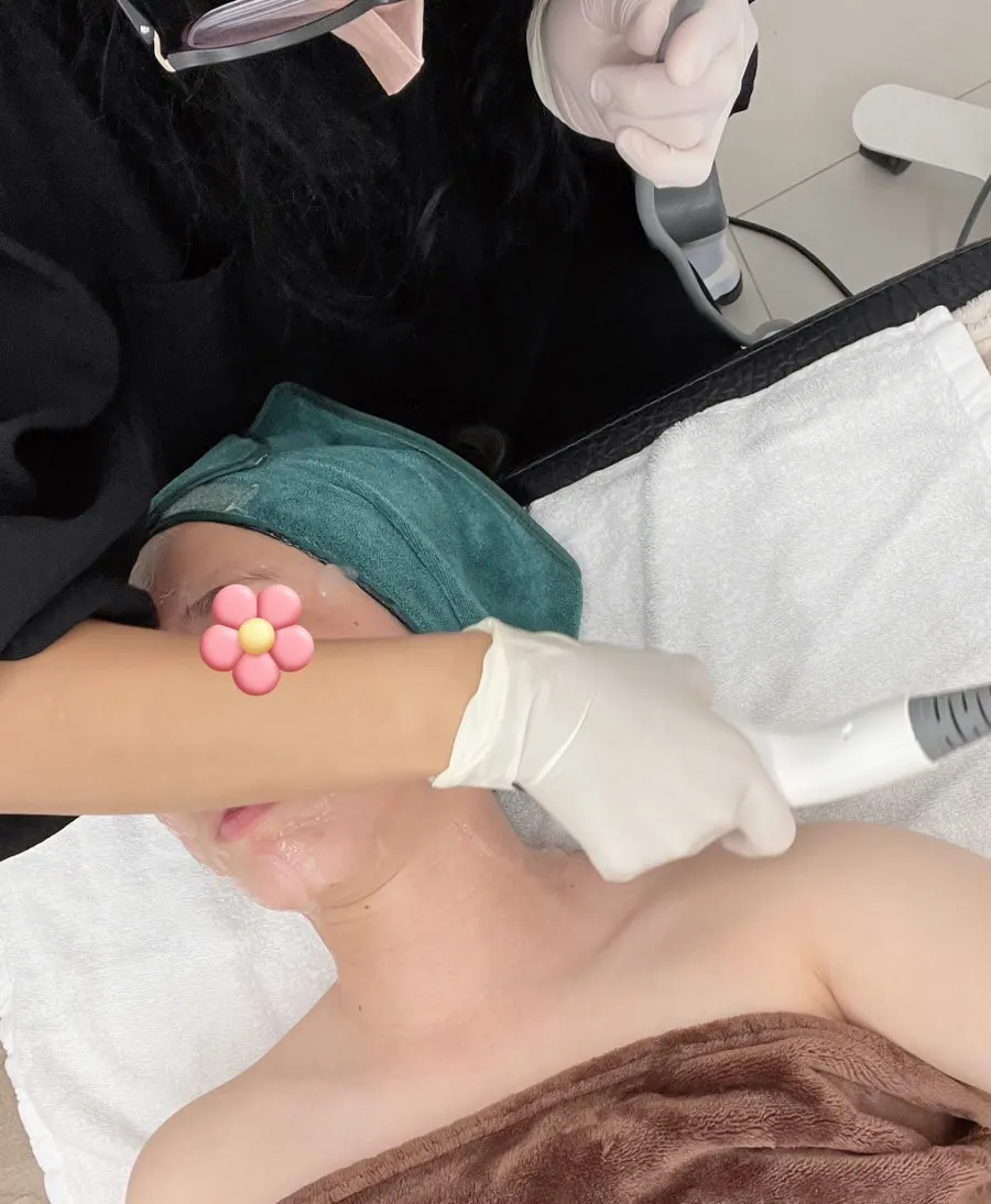 Skin elasticity care lifting the jaw and bulldog cheeks