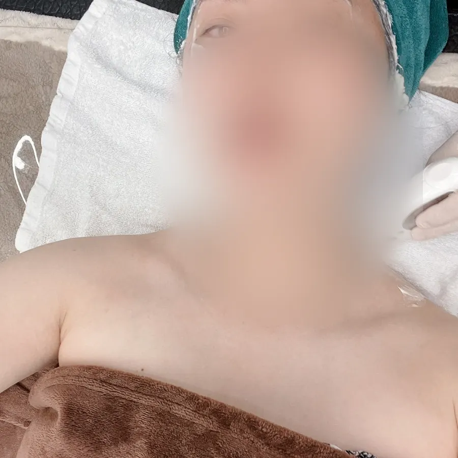 Detailed care around the eye and mouth area