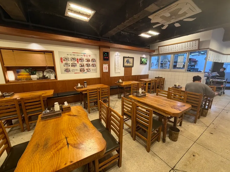 한우장 매장 내부 전경