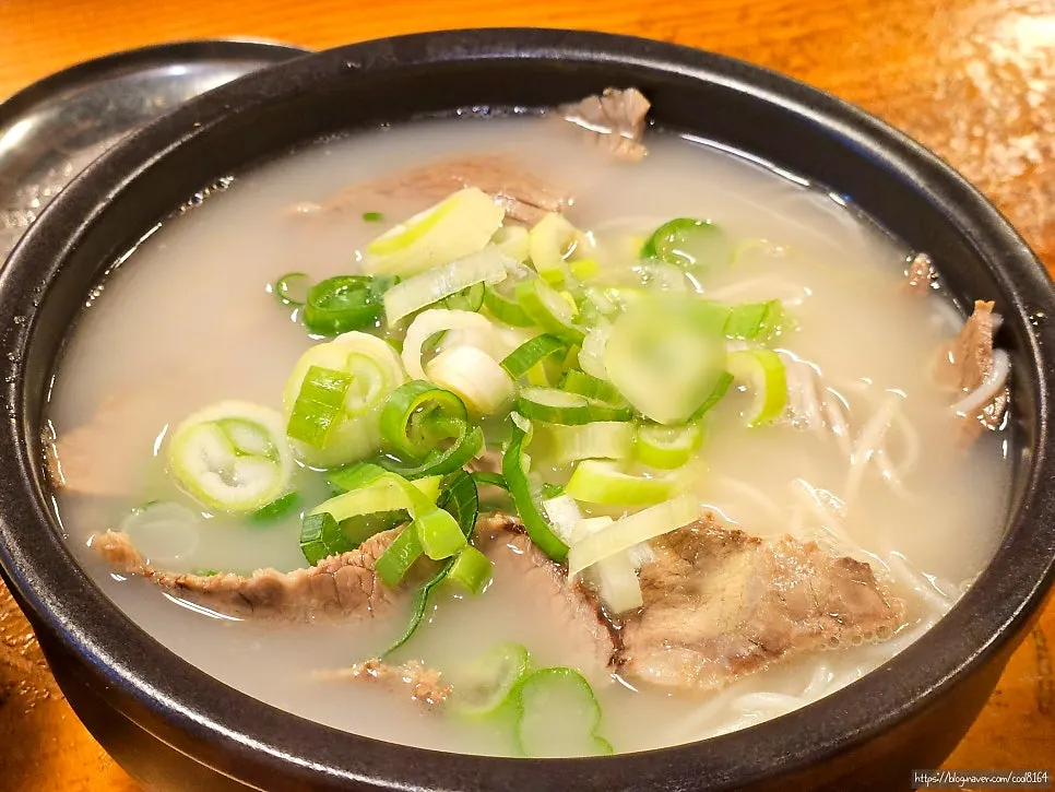 Table spread of gukbap at Hanwoojang in Jung-gu, Daegu