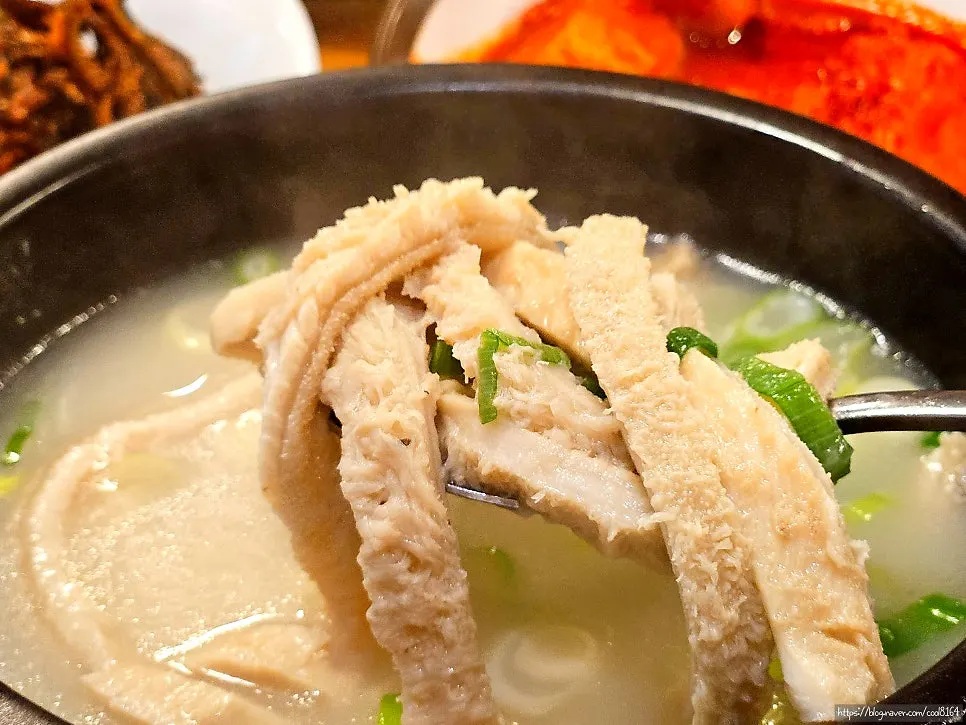 Hanwoojang's yangtang broth with tripe