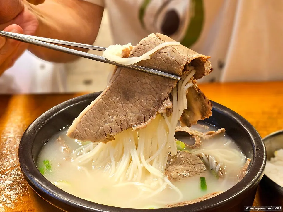 Rich ox-bone teukseol-nongtang broth with pepper added