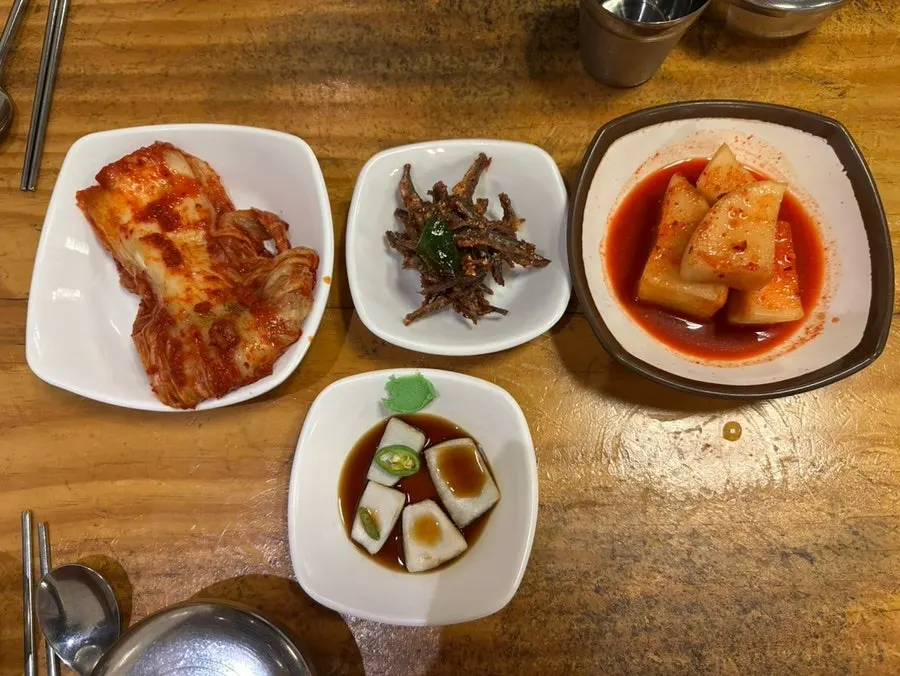 Self-serve banchan bar at Hanwoojang