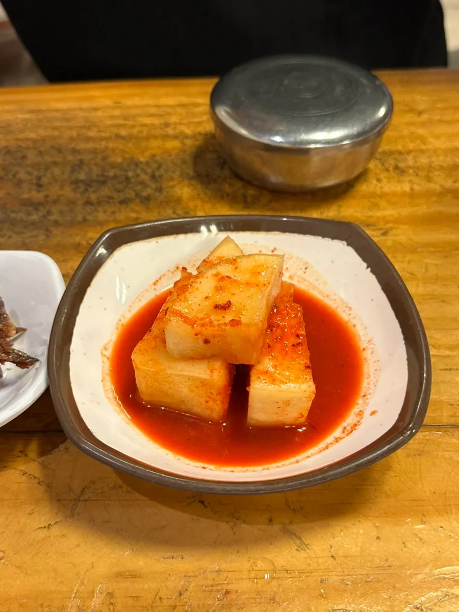Kimchi and kkakdugi at the self-serve bar