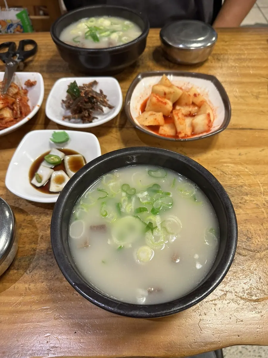Seolleongtang with rice mixed in