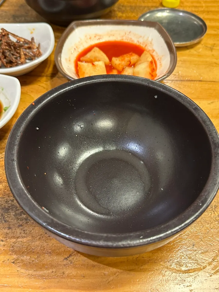 Seolleongtang and somoeri gukbap served together